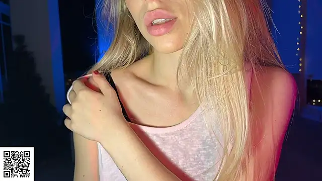 Snapshot of ElysiaXo chatting on 12-14-25, 09:19 ElysiaXo online show from 12-14-25, 09:19