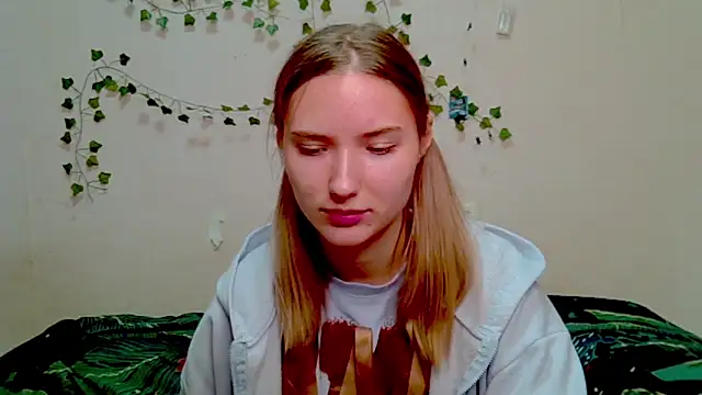  kikiclark   online show from 11-27-25, 08:55