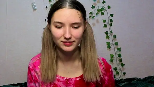  kikiclark   online show from 12-14-25, 07:18