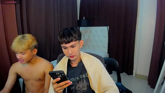 xxxhugecocktwinkxxx online show from 10-24-25, 05:42