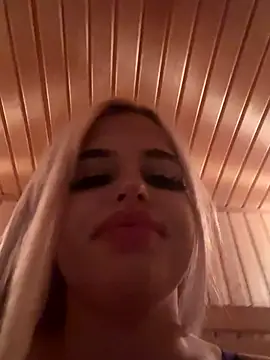 Steffi Snowbunny online show from 10-18-25, 05:14