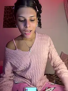 Snapshot of luluzinhax chatting on 05-28-26, 04:10 luluzinhax online show from 05-28-26, 04:10