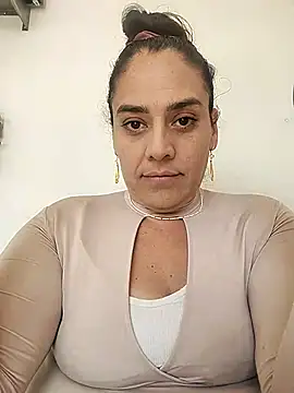 denissebombon online show from 02-11-26, 07:41