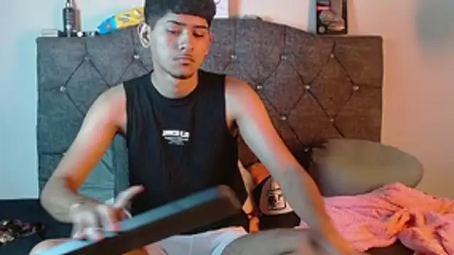 logan willyams  online show from 10-21-25, 05:08