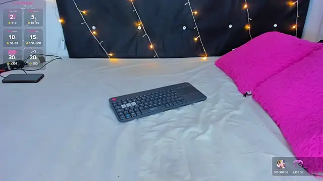 Snapshot of Danaa_moore_ chatting on 10-11-25, 03:50 Danaa moore online show from 10-11-25, 03:50