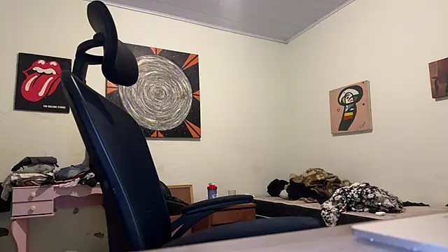 Snapshot of chrisalmeid_ chatting on 08-03-26, 10:35 chrisalmeid online show from 08-03-26, 10:35