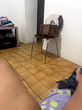 Snapshot of SecretBrunette chatting on 10-09-25, 05:05 SecretBrunette online show from 10-09-25, 05:05