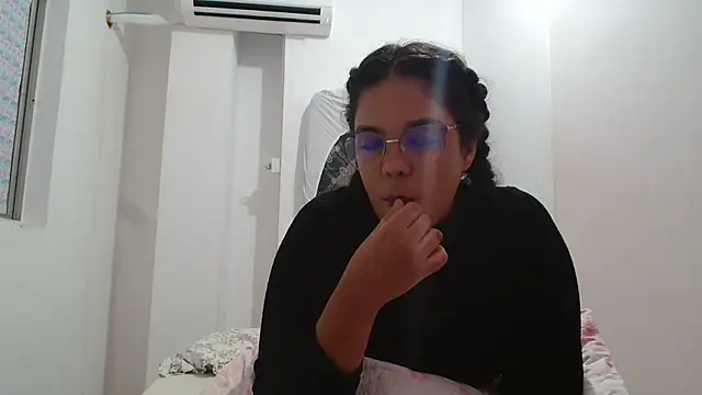 Snapshot of SecretBrunette chatting on 11-05-25, 05:07 SecretBrunette online show from 11-05-25, 05:07