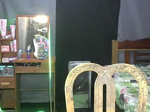 Snapshot of miss_ele chatting on 10-15-25, 11:49 miss ele online show from 10-15-25, 11:49