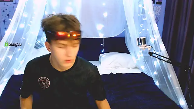 travis wolf  online show from 09-26-25, 07:29