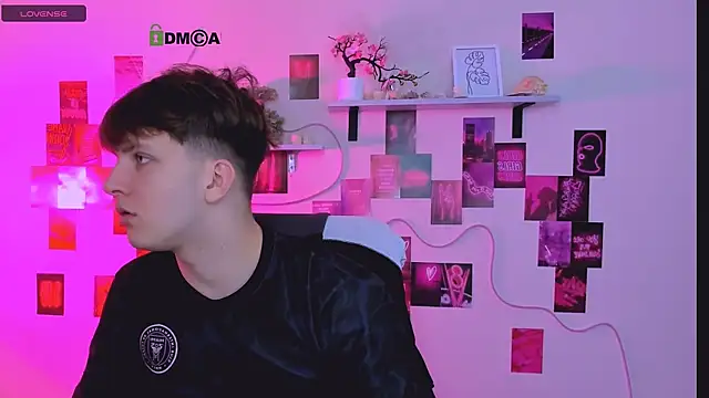 travis wolf  online show from 04-15-26, 08:54