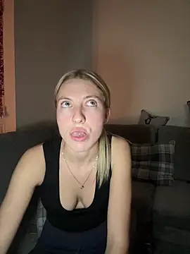 Snapshot of CheekyChelseaX chatting on 12-14-25, 05:29 CheekyChelseaX online show from 12-14-25, 05:29