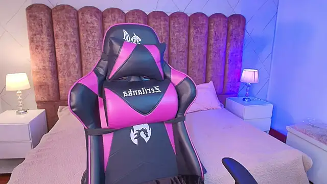 Snapshot of Sweet_1Angel chatting on 02-21-26, 03:40 Sweet 1Angel online show from 02-21-26, 03:40