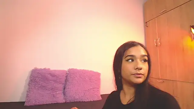 mae nathan  online show from 10-10-25, 05:06