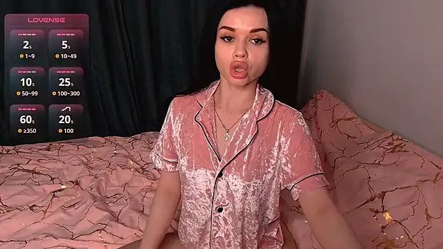 Snapshot of Luxuryy_baby chatting on 11-23-25, 04:51 Luxuryy baby online show from 11-23-25, 04:51