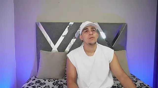 Snapshot of massimo_vidal_ chatting on 10-01-25, 12:22 massimo vidal  online show from 10-01-25, 12:22