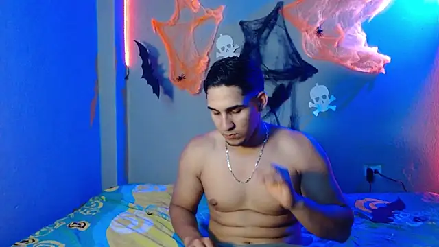 Snapshot of massimo_vidal_ chatting on 10-25-25, 01:46 massimo vidal  online show from 10-25-25, 01:46