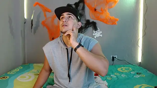 Snapshot of massimo_vidal_ chatting on 10-27-25, 02:54 massimo vidal online show from 10-27-25, 02:54