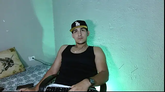 Snapshot of massimo_vidal_ chatting on 11-13-25, 08:30 massimo vidal online show from 11-13-25, 08:30