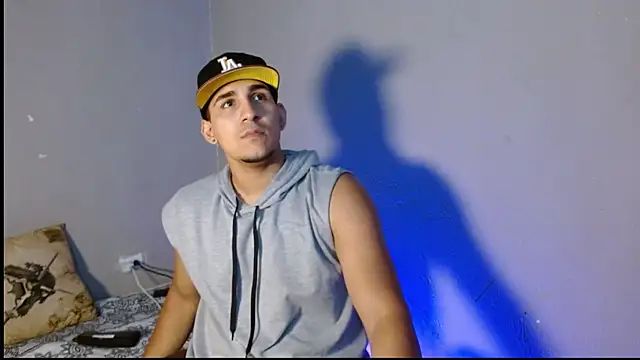 Snapshot of massimo_vidal_ chatting on 11-16-25, 02:39 massimo vidal online show from 11-16-25, 02:39