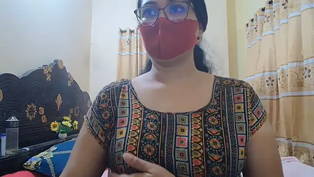 Snapshot of Elena_cruz5 chatting on 06-17-26, 03:46 Elena cruz5 online show from 06-17-26, 03:46