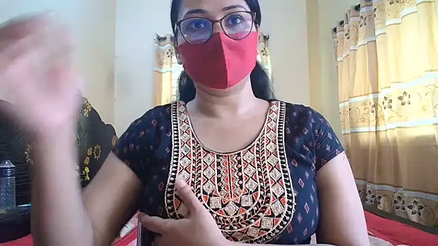 Snapshot of Elena_cruz5 chatting on 06-20-26, 04:37 Elena cruz5 online show from 06-20-26, 04:37