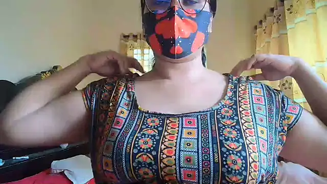 Snapshot of Elena_cruz5 chatting on 07-07-26, 03:53 Elena cruz5 online show from 07-07-26, 03:53
