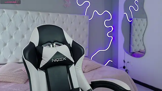 Snapshot of Emma_visconti chatting on 09-24-25, 12:41 Emma visconti online show from 09-24-25, 12:41