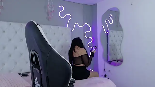 Snapshot of Emma_visconti chatting on 10-02-25, 12:34 Emma visconti online show from 10-02-25, 12:34