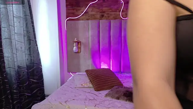 Snapshot of Emma_visconti chatting on 10-12-25, 12:59 Emma visconti online show from 10-12-25, 12:59