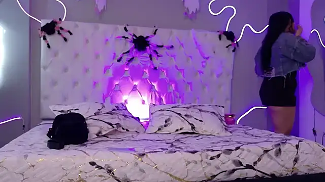 Snapshot of Emma_visconti chatting on 10-24-25, 12:56 Emma visconti online show from 10-24-25, 12:56