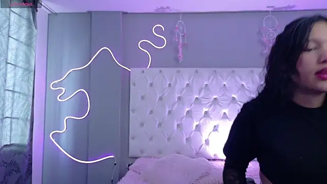 Snapshot of Emma_visconti chatting on 11-25-25, 12:27 Emma visconti online show from 11-25-25, 12:27