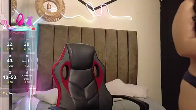 Snapshot of Emma_visconti chatting on 12-14-25, 08:13 Emma visconti online show from 12-14-25, 08:13