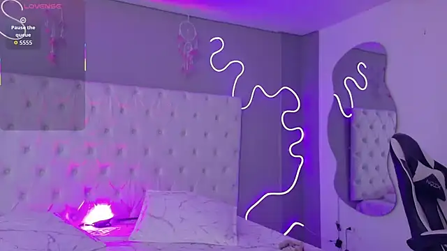 Snapshot of Emma_visconti chatting on 12-17-25, 04:57 Emma visconti online show from 12-17-25, 04:57