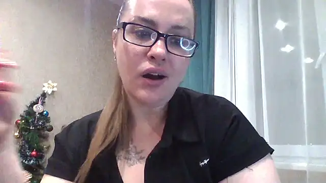 Snapshot of karina160000 chatting on 12-18-25, 02:45 karina160000 online show from 12-18-25, 02:45