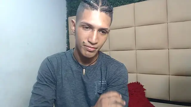 Snapshot of bull_cam chatting on 09-12-25, 05:35 bull cam online show from 09-12-25, 05:35