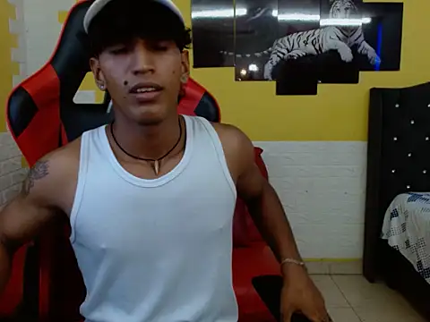 Snapshot of bull_cam chatting on 09-15-25, 06:41 bull cam online show from 09-15-25, 06:41