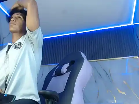 Snapshot of bull_cam chatting on 09-16-25, 06:53 bull cam online show from 09-16-25, 06:53