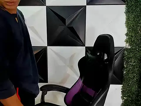 Snapshot of bull_cam chatting on 09-22-25, 08:00 bull cam online show from 09-22-25, 08:00