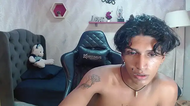 Snapshot of bull_cam chatting on 09-24-25, 06:55 bull cam online show from 09-24-25, 06:55