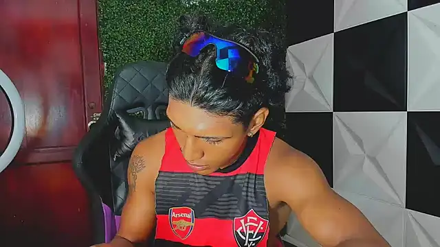 Snapshot of bull_cam chatting on 09-29-25, 05:40 bull cam online show from 09-29-25, 05:40