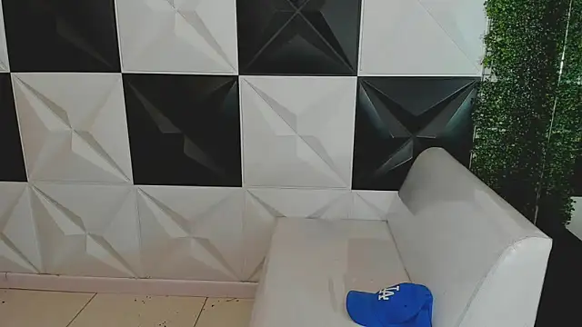 Snapshot of bull_cam chatting on 10-04-25, 06:50 bull cam online show from 10-04-25, 06:50