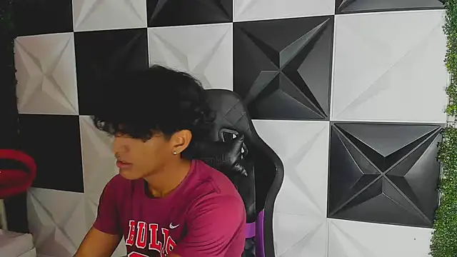 Snapshot of bull_cam chatting on 10-06-25, 07:33 bull cam online show from 10-06-25, 07:33