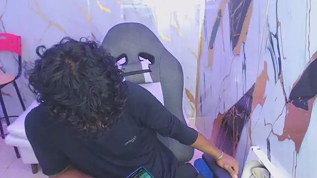 Snapshot of bull_cam chatting on 10-11-25, 04:49 bull cam online show from 10-11-25, 04:49