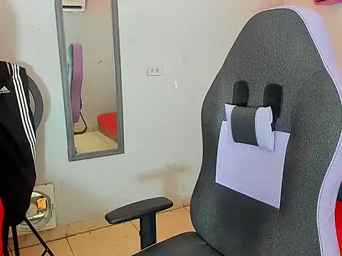 Snapshot of bull_cam chatting on 10-15-25, 07:25 bull cam online show from 10-15-25, 07:25