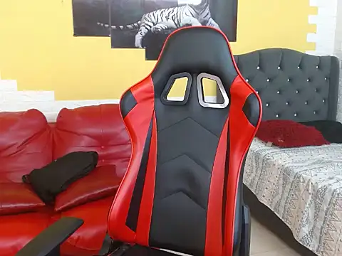 Snapshot of bull_cam chatting on 10-16-25, 07:48 bull cam online show from 10-16-25, 07:48