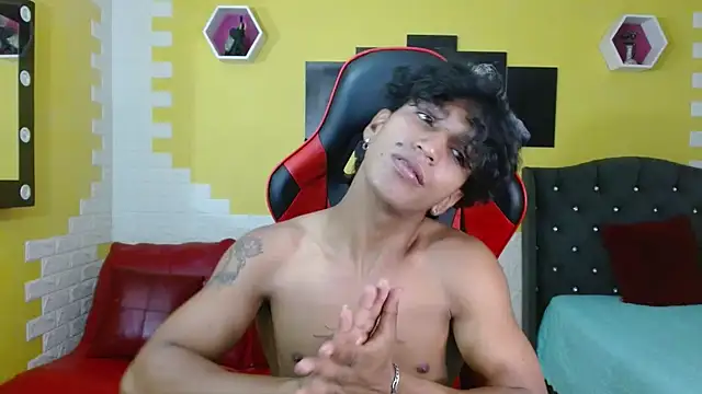 Snapshot of bull_cam chatting on 10-19-25, 04:18 bull cam online show from 10-19-25, 04:18