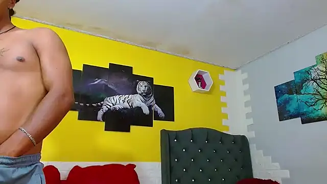 Snapshot of bull_cam chatting on 10-20-25, 05:35 bull cam online show from 10-20-25, 05:35