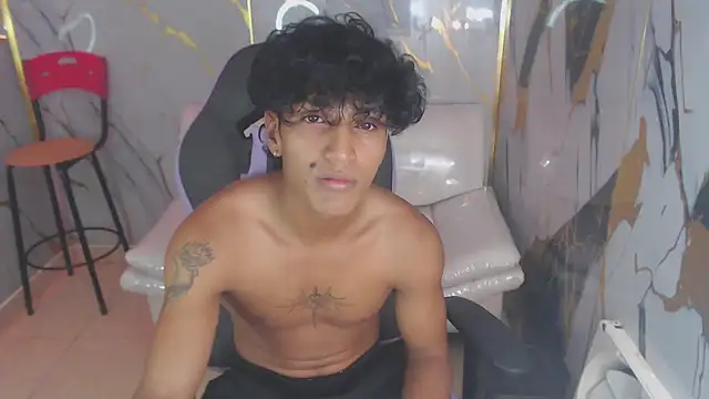 Snapshot of bull_cam chatting on 10-26-25, 04:24 bull cam online show from 10-26-25, 04:24