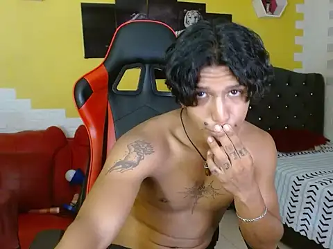 Snapshot of bull_cam chatting on 10-27-25, 03:27 bull cam online show from 10-27-25, 03:27